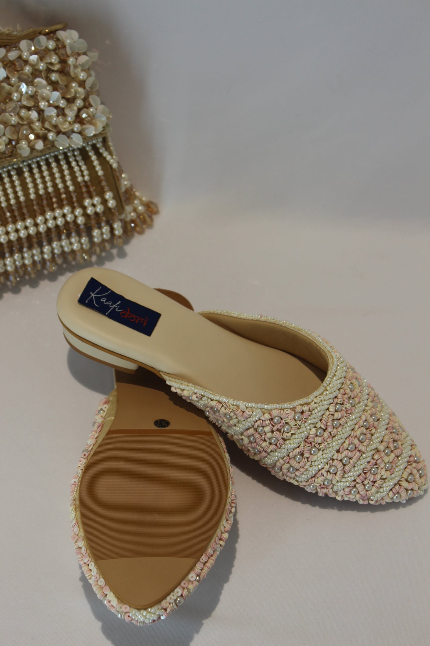 Pink And Beige mojri